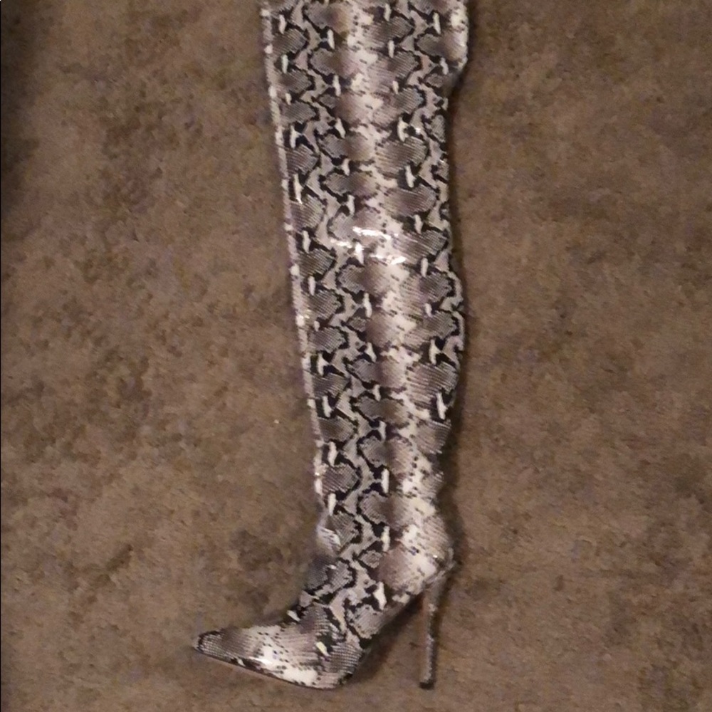 Thigh boots